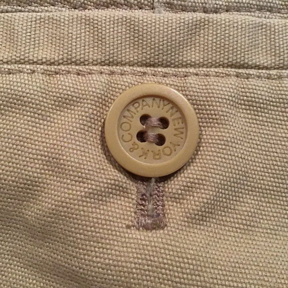 🚨5/$25 New York & Company Beige Cropped Ankle Pants - Picture 5 of 5